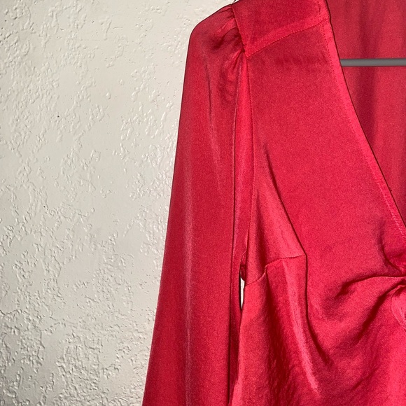 EXPRESS Red Tie Front Cropped Blouse (S) - Picture 5 of 6